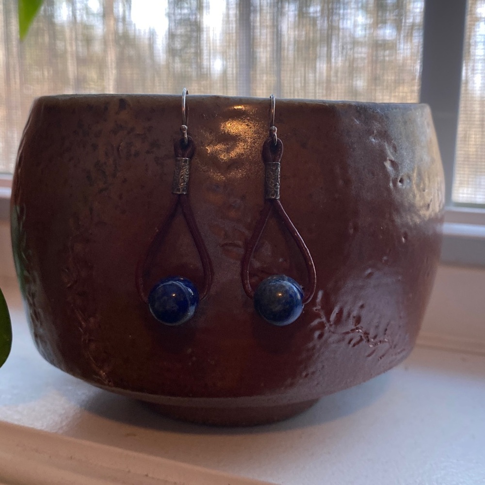 Leather and lapis earrings - Picture 2 of 3
